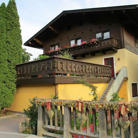 Apartamento Haus Am Dorfplatz Uttendorf Exterior foto