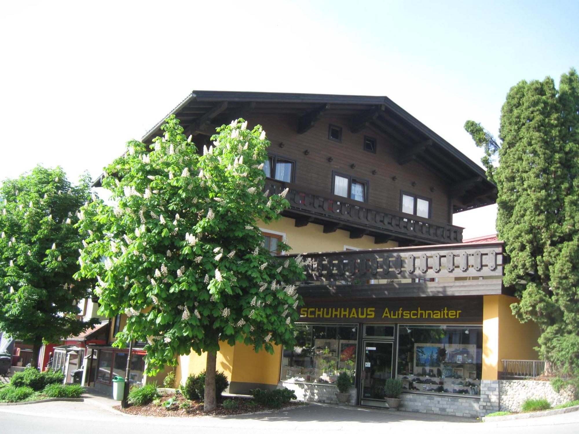 Apartamento Haus Am Dorfplatz Uttendorf Exterior foto