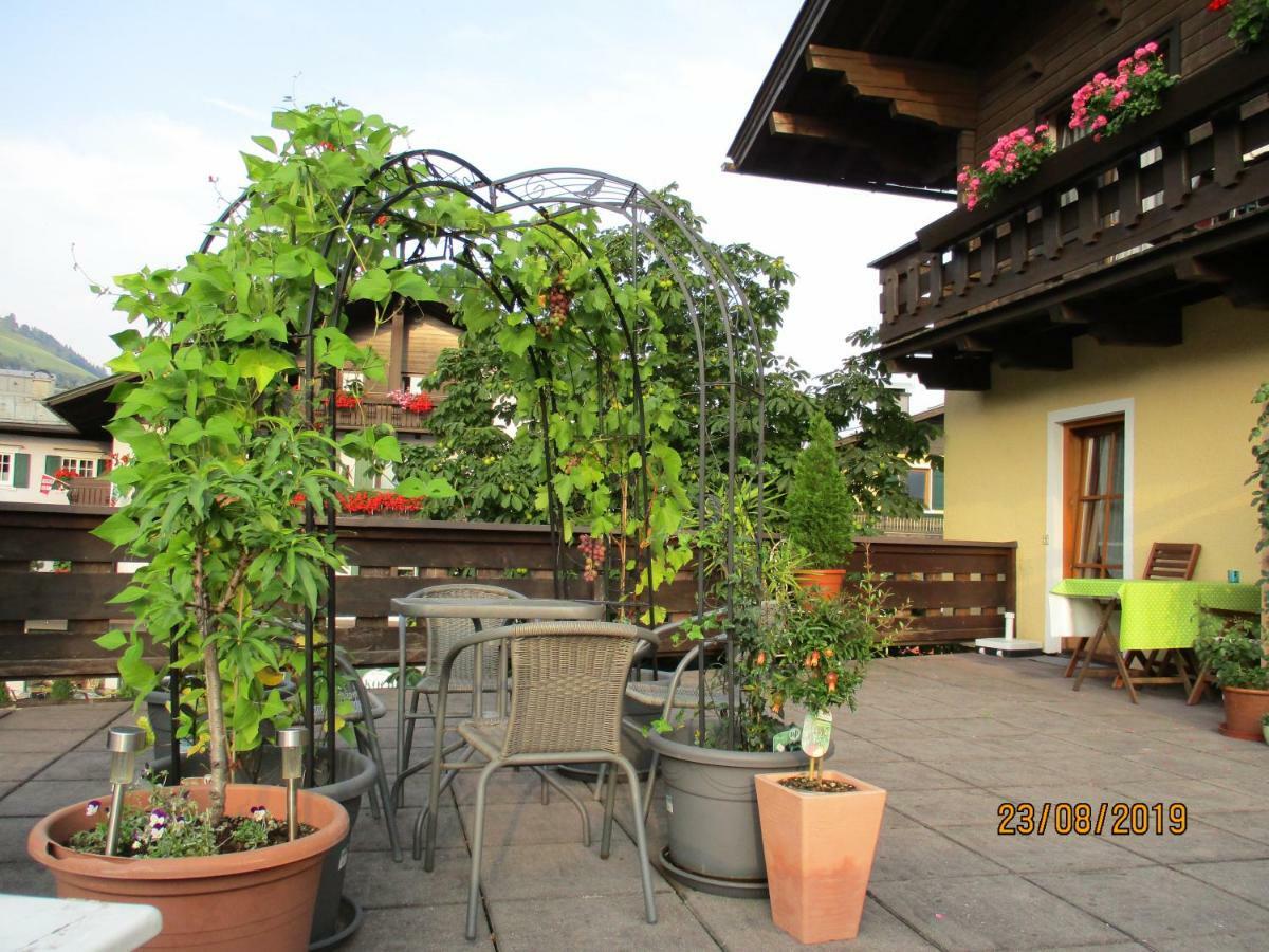 Apartamento Haus Am Dorfplatz Uttendorf Exterior foto
